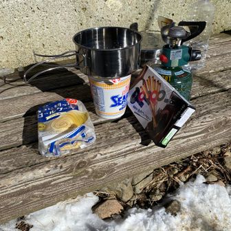 遅めの昼ごはん
峰の茶屋でラーメンすする
少々硬めだけど、暖まれてあー幸せ😀
撤退だったけど、数をこなせばこれからの山行に活かせるはず
今日の新しい登頂　なし