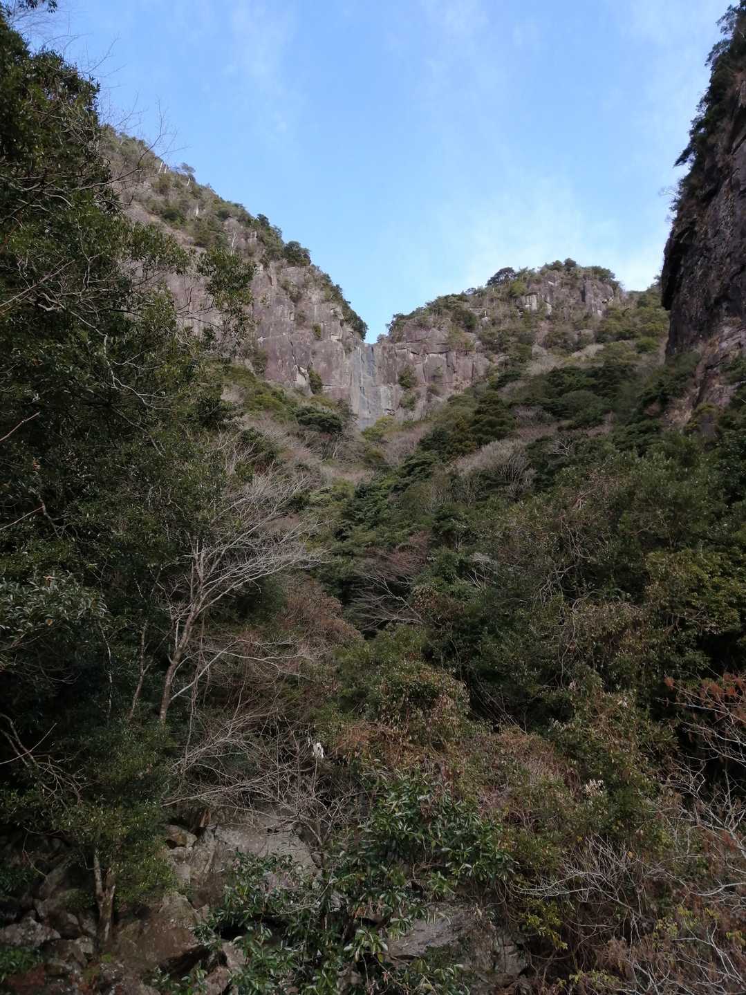 滝見橋から行縢の滝。