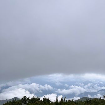 そろそろ出発しようとしたら、半分だけ景色を見せてくれました🤭