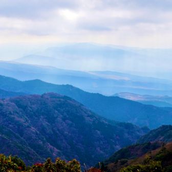 風も弱く、気温も高めの穏やかな気候♪お外でお弁当日和だけど、空は雲が多め…🥺阿蘇方面も熊本市内方面も、目の前に見えるはずの阿蘇五岳たちも、霞んで見えなったけど、美味しい空気を吸いこんで、とっても元気になったので…♡