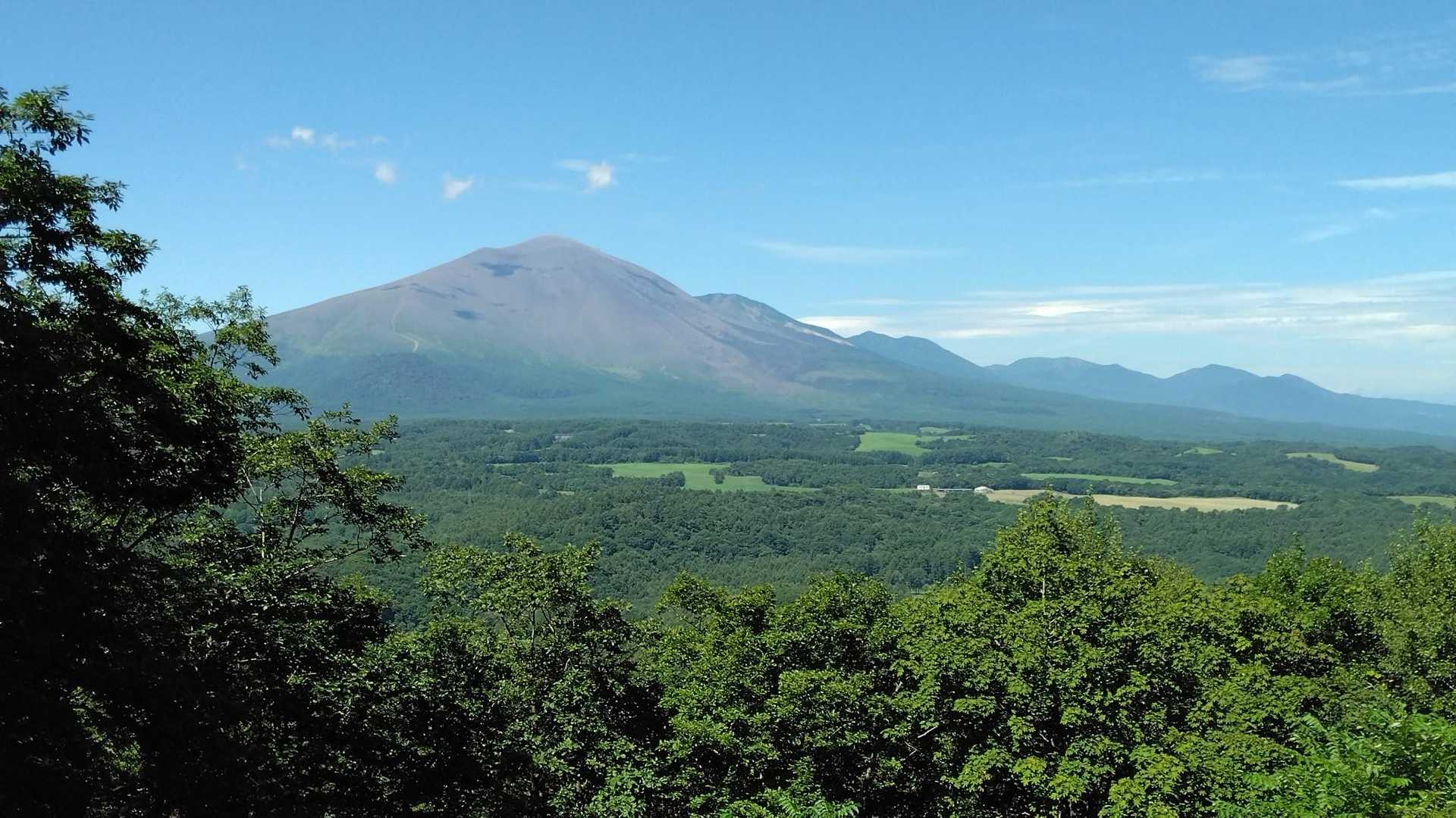 登山道からは綺麗に浅間山と浅間高原
噴煙は見えません