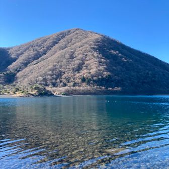 竜ヶ岳と本栖湖😙
本栖湖きれい😍
