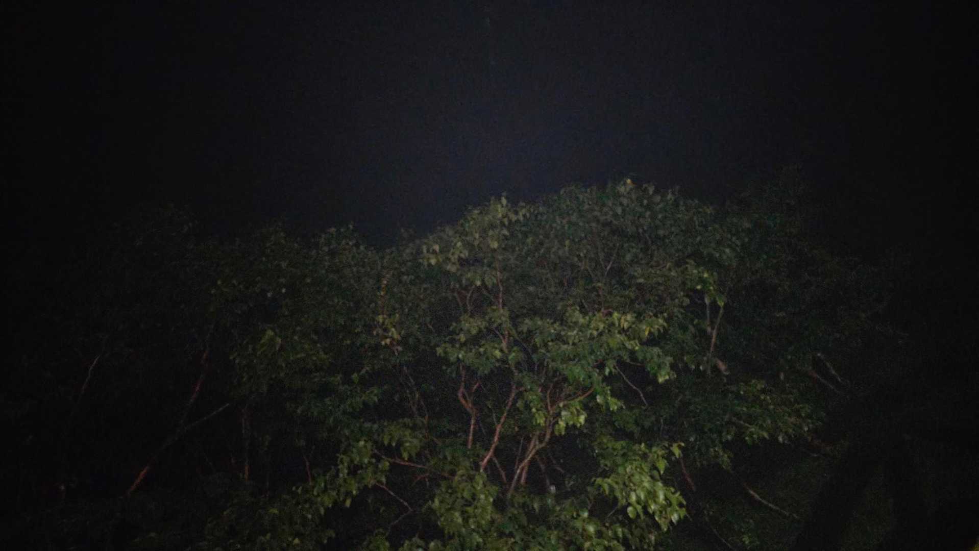 翌朝は13時のバスに間に合うよう3時に出発。外は土砂降り、しかも夜中は暴風雨の音で眠れなかったので、頭がぼーっとしてテンションが全く上がらない…。