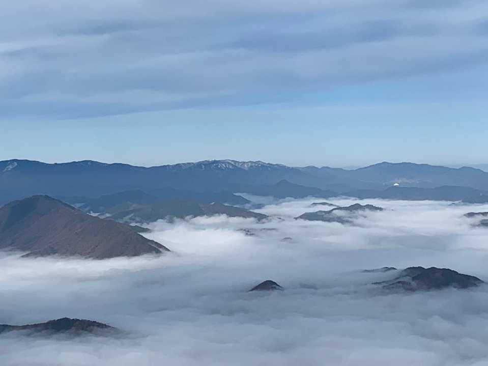 雲海の向こうに蘇武岳！凛々しい！