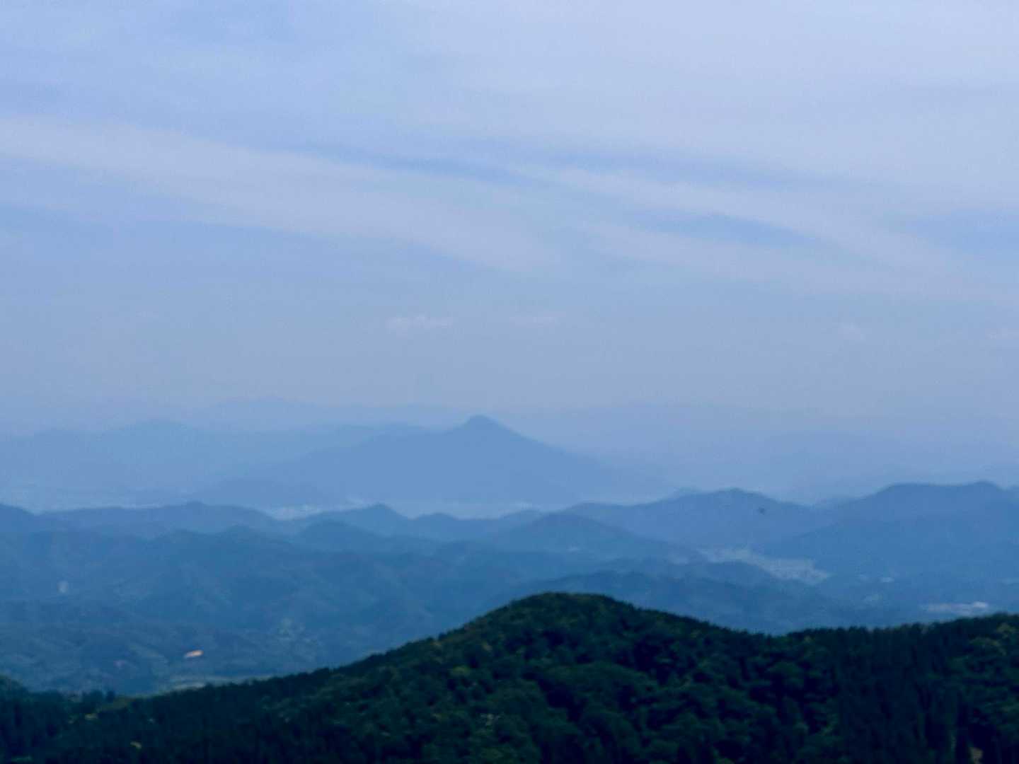とんがっているのが荒島岳だってさ！🏔️