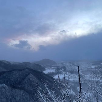 日の出時間は過ぎましたが
雲が厚くて、日の出は見れず、、、
雲がピンクになってるから
これを日の出と言う事に、、、😢