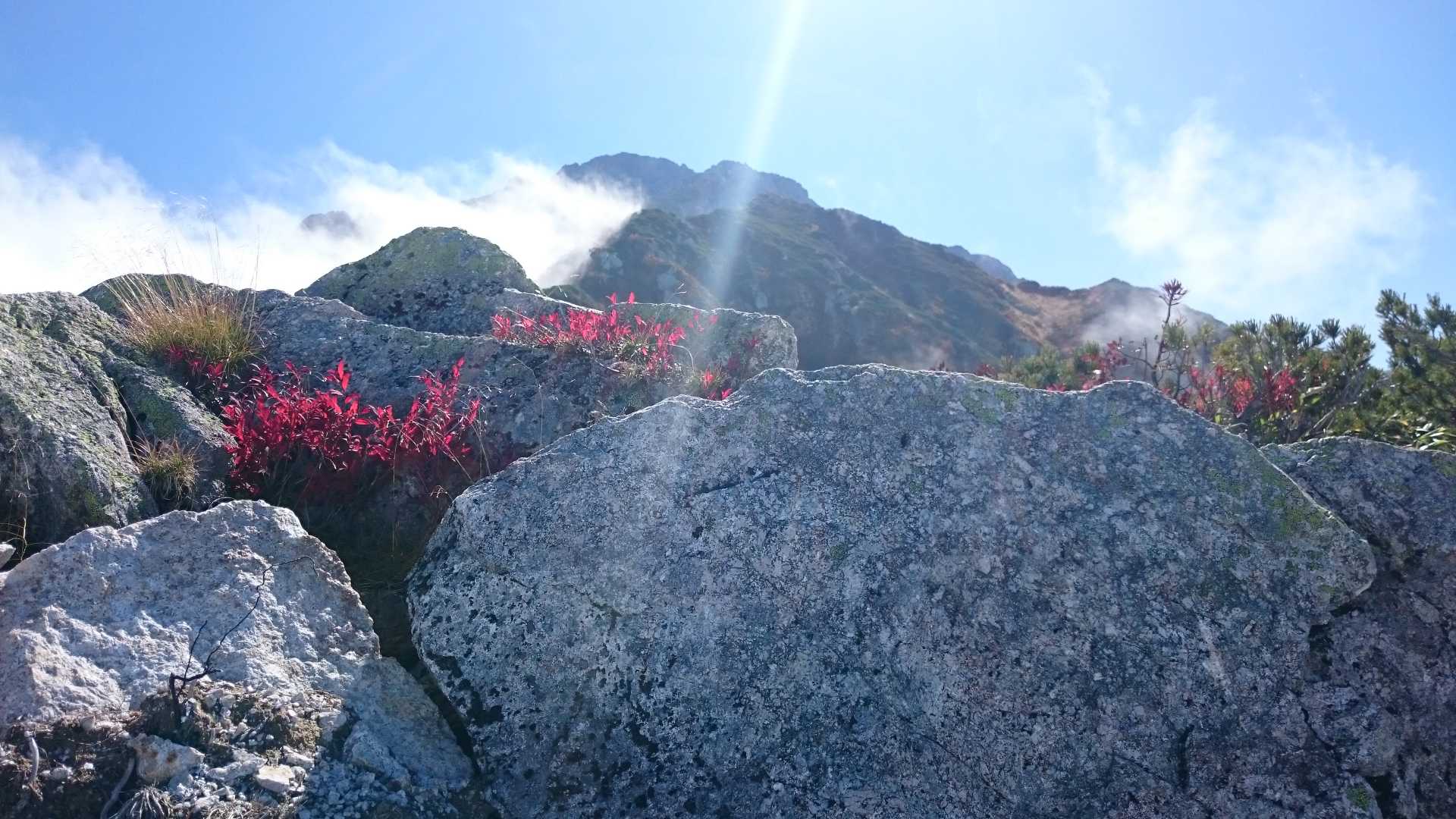 早月小屋を越えると岩稜の始まり