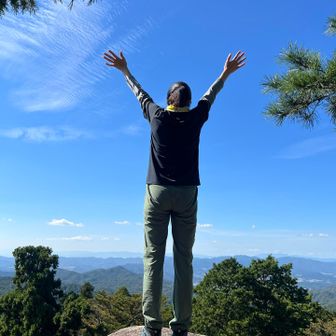 太神山万歳🙌
シャキッと出来ました❗️

この山頂🪨で三重県から遥々来られたソロのお姉さんとも少し笑談させていただき有難うございました☺️