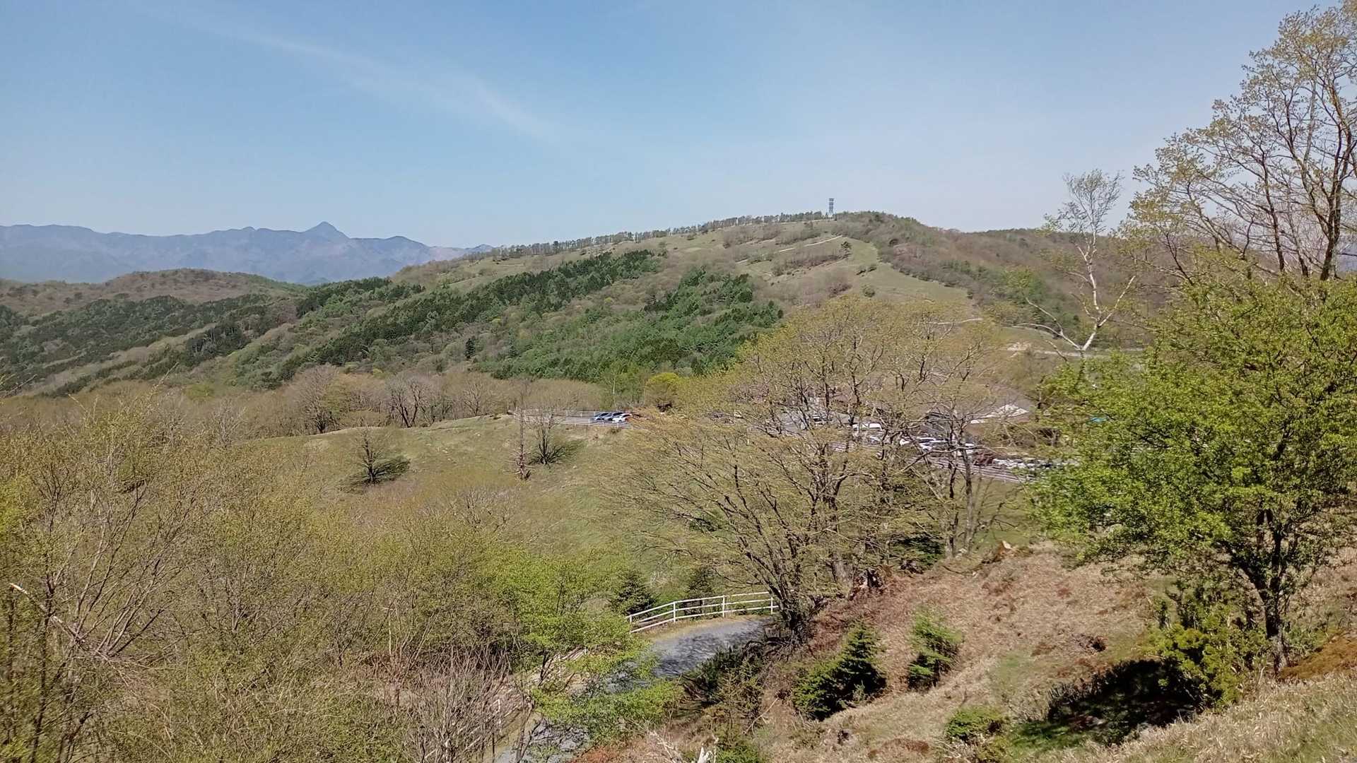 皇海山などの山々を眺めながら