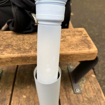 今日はステンレス製の水筒型の氷嚢も持参して暑さ対策しました
シリコン部分にお水を入れて冷凍庫で事前に凍らせてます
午前中から持ち歩いていますが、まだ半分以上氷が残っています