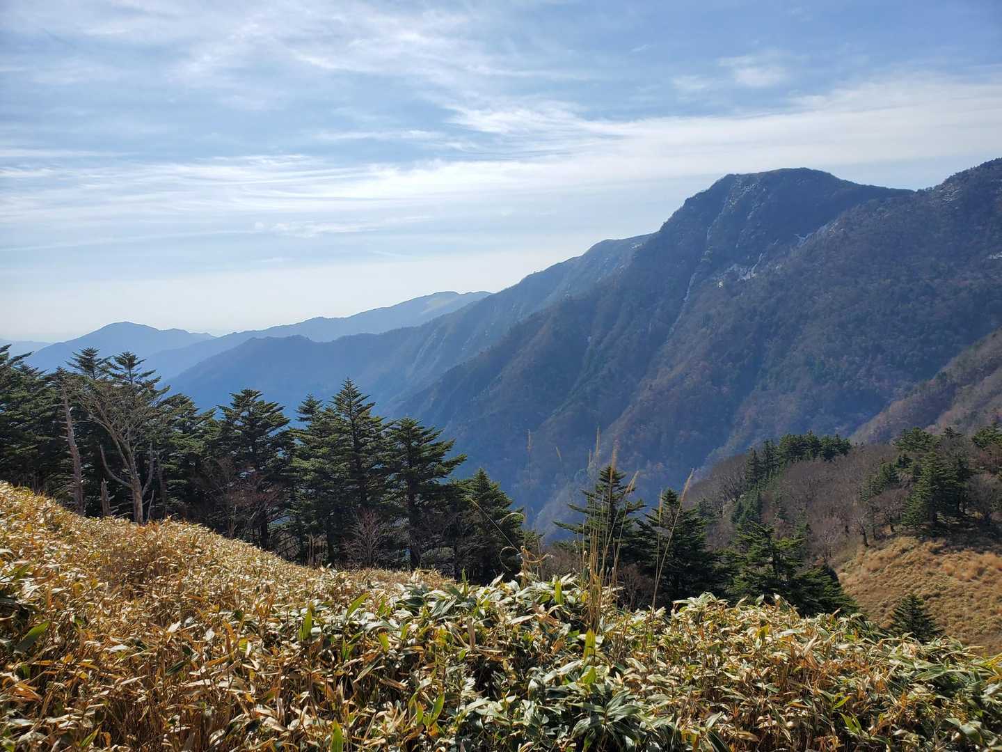 中央に見える奥のは冠山かな？