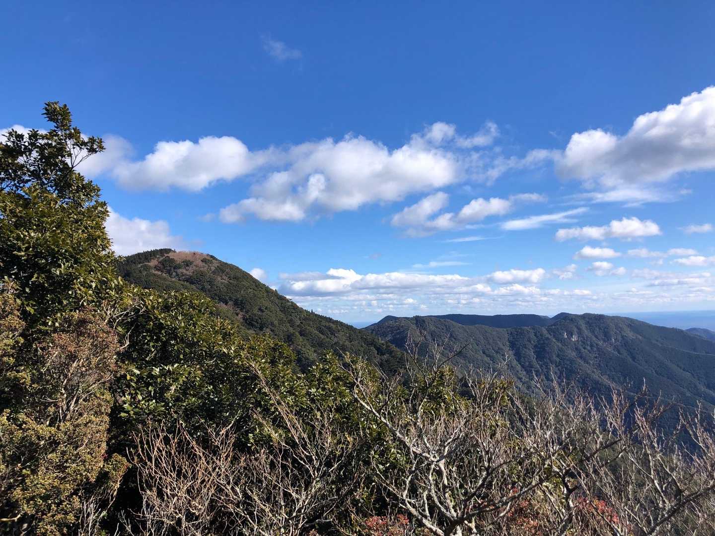 左の山がさっき居た釈迦岳⛰️