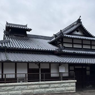 紀泉アルプス・飯盛山・ボンデン山 旧庄屋屋敷（田中家住宅）江戸時代

江戸時代の建物で、広大な敷地には土蔵や広い庭園もあるそうです。
内部は非公開🙅🏻‍♀️