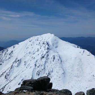 そのうち残雪期の三ノ沢岳にも行かねば。あと３時間早出すれば行けなくもない🙄