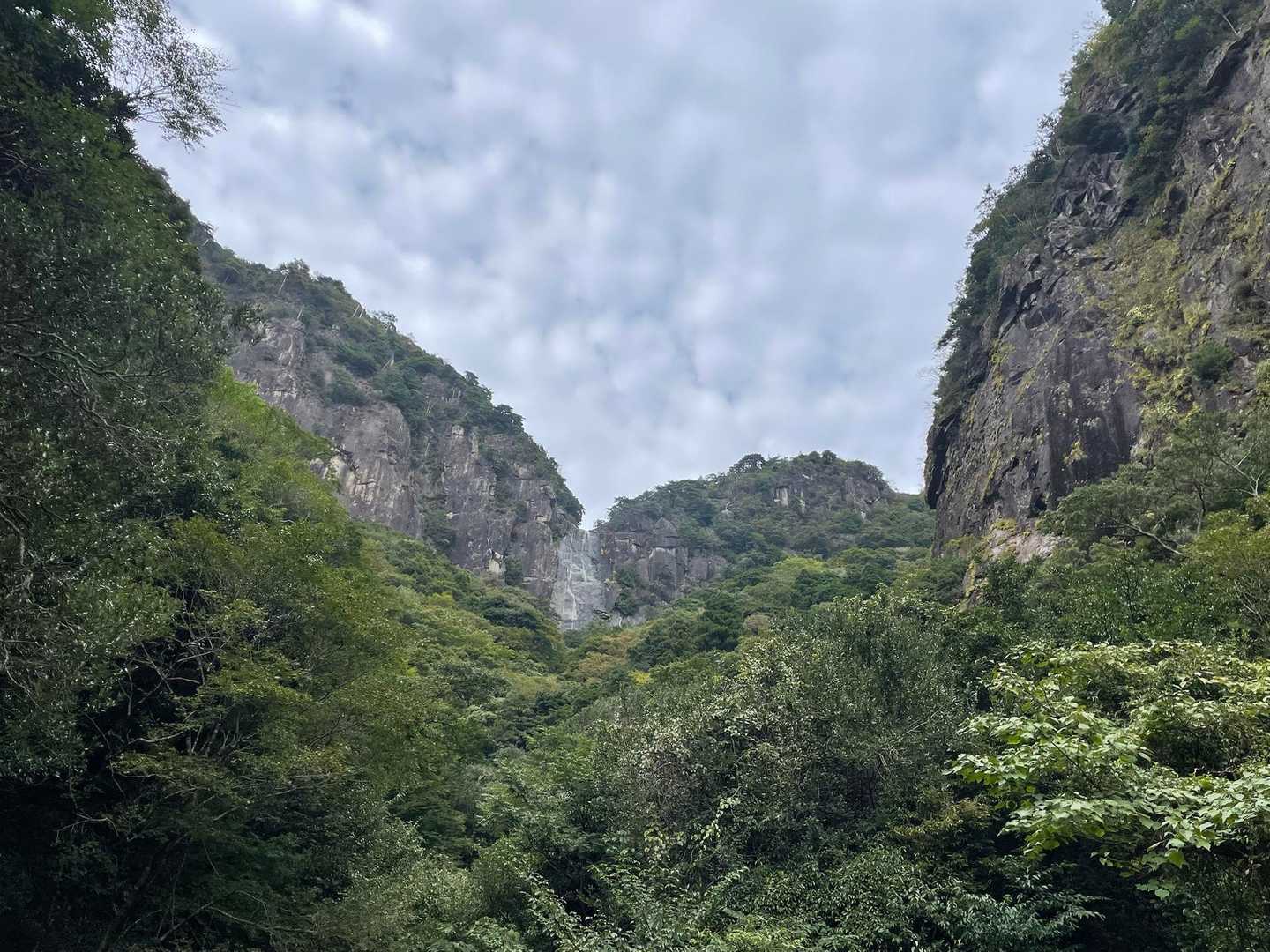 滝見橋から行縢の滝💦