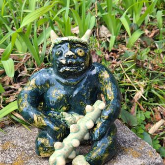 参道で見つけた可愛い鬼さん