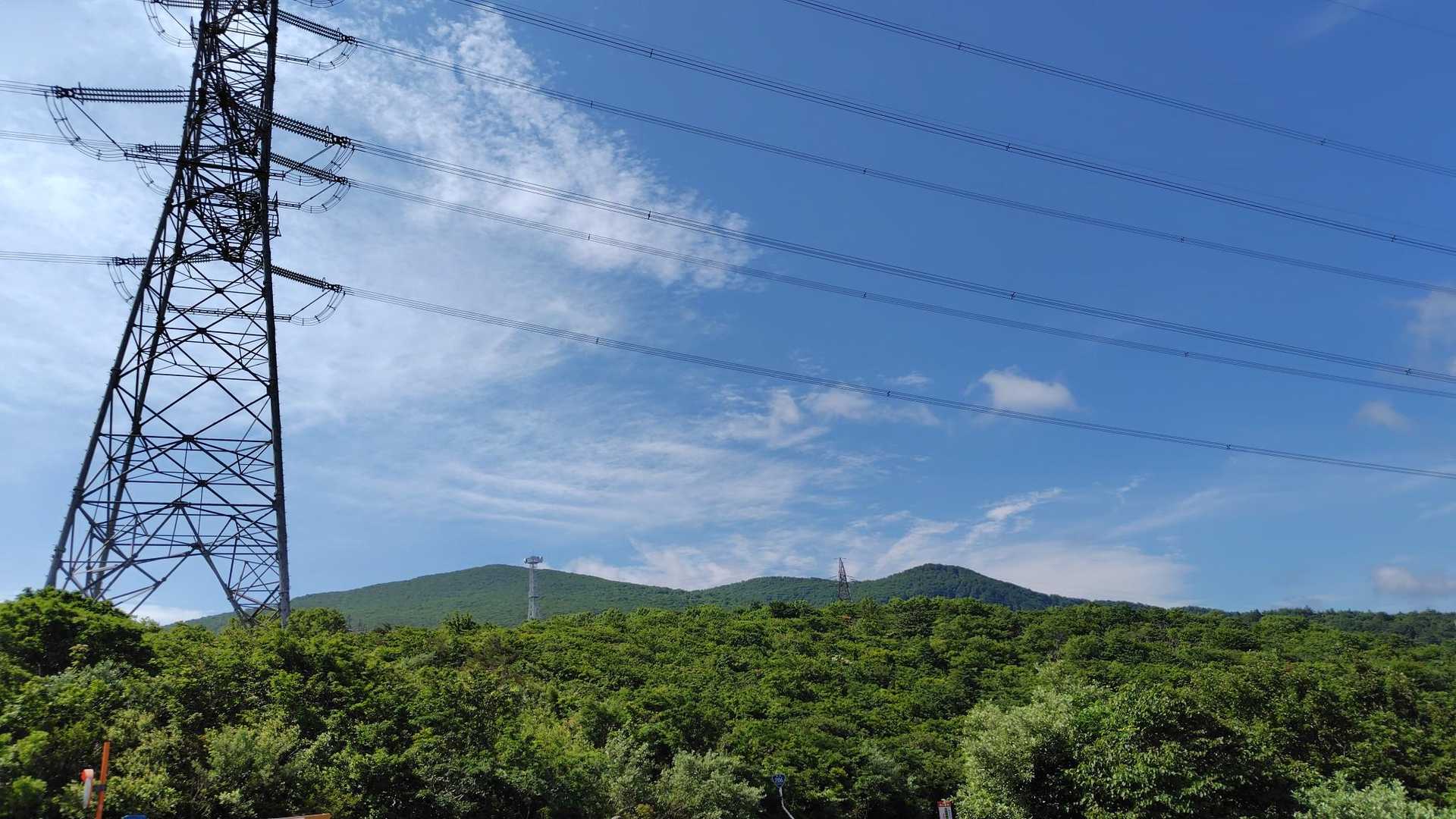 ということでやってきました、川崎町は笹谷峠最高地点。
目指す雁戸山はコチラ側の最高地点でしょうか？これなら行けるかも？？