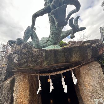 龍宮ってこれのことね！
中に入ります