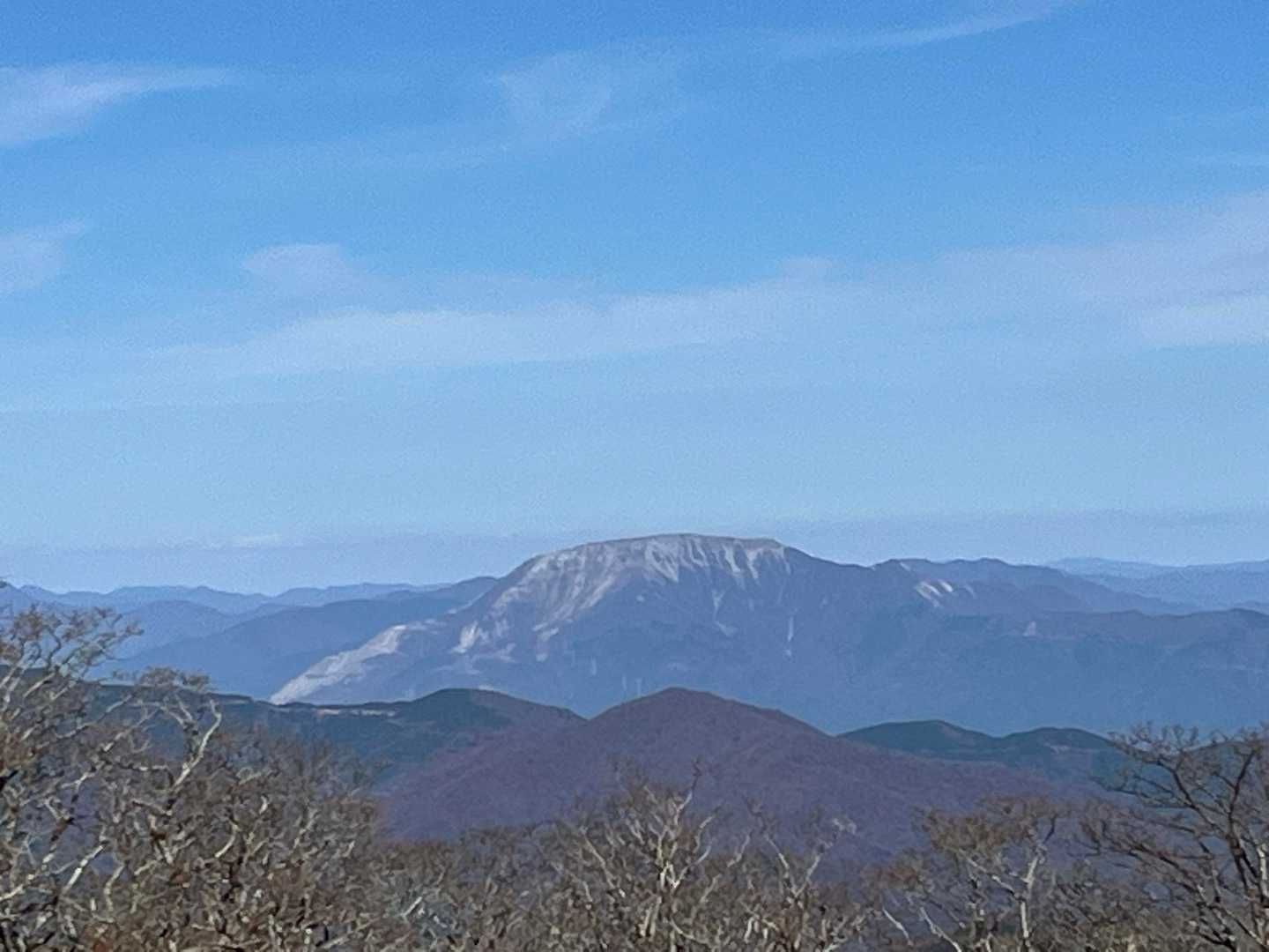 なんの予備知識もなく来たけど伊吹山がくっきり見えてびっくり👀
御嶽山まで見えて更にびっくり‼️🫢
距離感どうなってるの？？