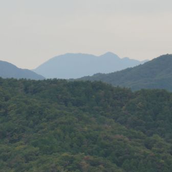 北西に大江高山