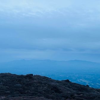 傾き〜祖母…こっちは雲が厚い☁️