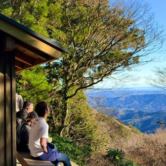 山行中、全ての四阿で休憩をとり
4人とも無事に山行を終えることが出来ました
