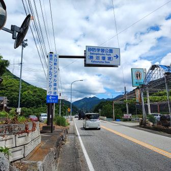 トンネル方向の行き先看板