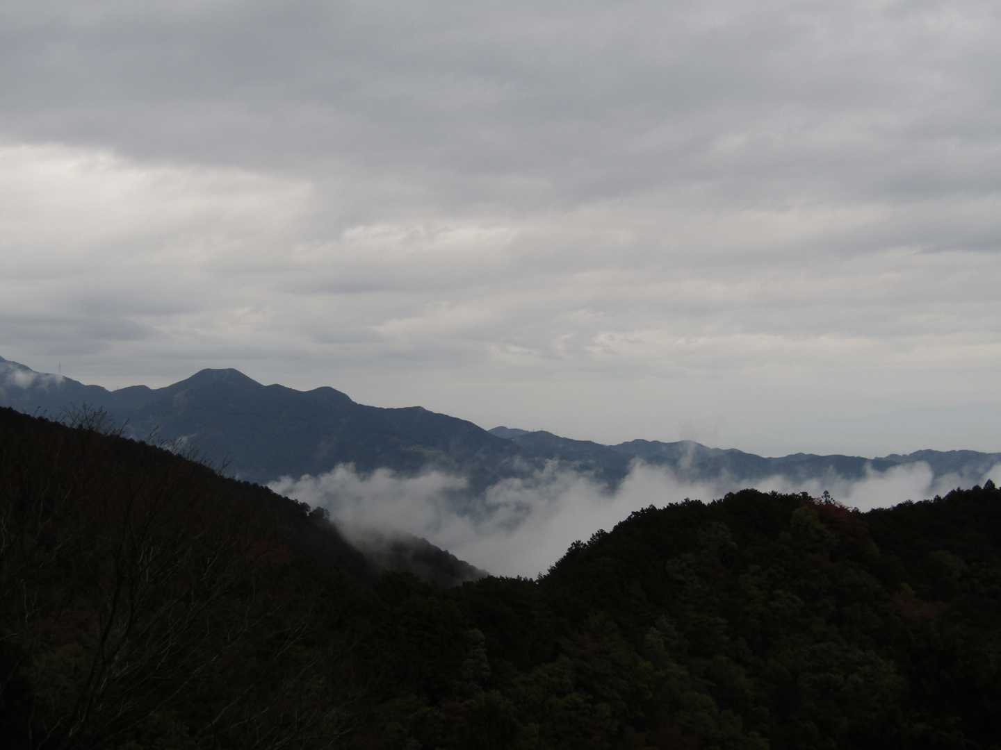 竜爪山の稜線。