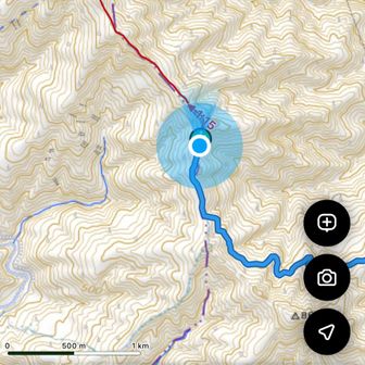 やっと来ました頂じょ…じゃなかった登山口💧
走りはできないですが少し急ぎ目を意識して。それでも2時間💧
唯一の救いは未舗装エリアあれどまだ全然キレイな林道であること。多分いまだに関係者が使ってるんでしょう。