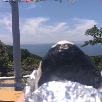 きょうのおにぎりブレイクは
旗振山で
ここでおにぎり食うんは、意外にも初めてなんです
