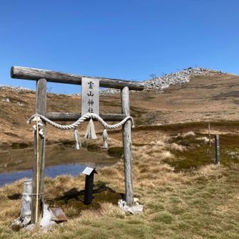 無事登山のお参り🙏
途中で前からすっ転んで危なかった（メガネが吹っ飛んだ!）けど、大丈夫だった御礼を込めて、お賽銭も奮発😁
