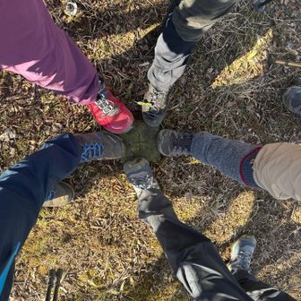 バリエーションルートで火打石山⛰️へ！　
三角点はあるものの
基本的にバリエーションルート！　
三角点での足合わせは普段しないけど
ご閲覧の皆様！　
お許しください。
三角点を使ったこの撮影は賛否両論ありますね。

