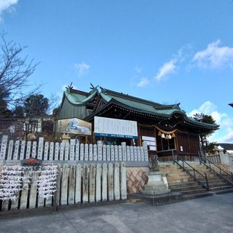 生石神社、石の宝殿があります