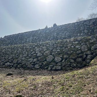 当時の石垣が現存しています　