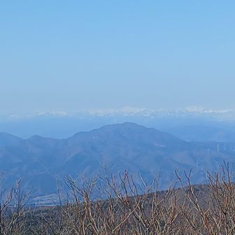 写真にはよく写らないが谷川連峰方面のアップ