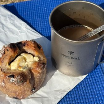 パン屋さんで買ったパン🥖
クリームチーズが美味しかった🤤