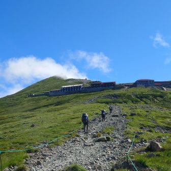 テントを撤収して、白馬岳へ。