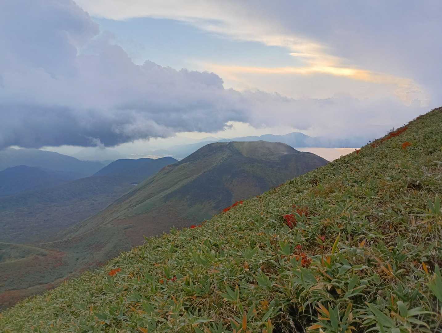 女岳と田沢湖