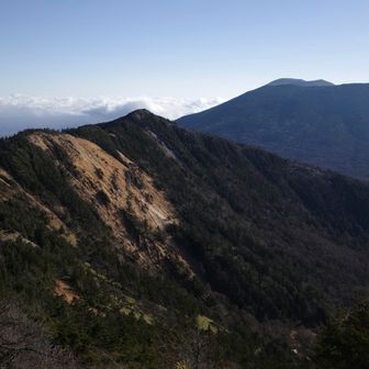 水ノ塔山へ。結構遠い。