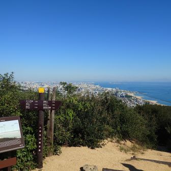 最近は頂上を迂回することが多かった鉄拐山にも登る。登りがとてもキツク感じる。