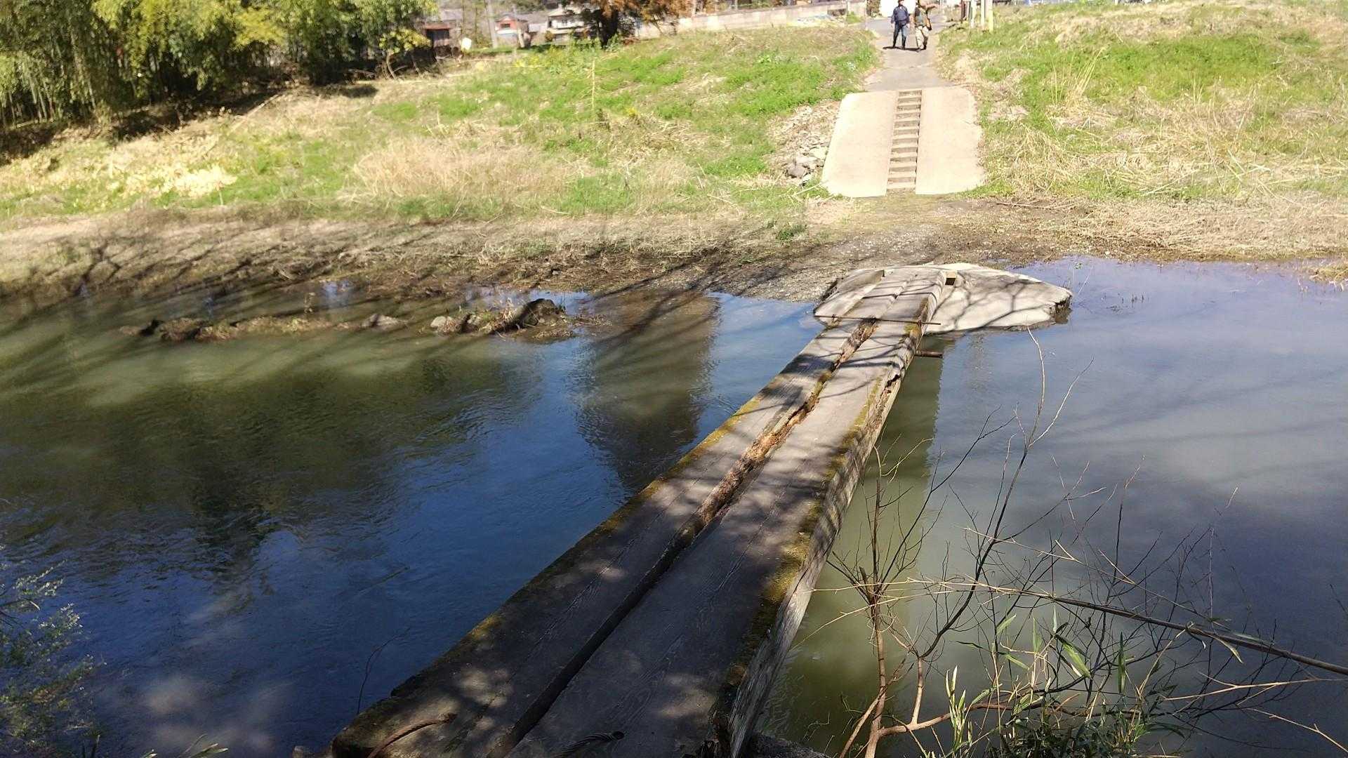 こんな橋を渡って帰ります😅
