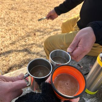 下のベンチでコーヒー☕️Time 
まさっちさんがご馳走してくれました❣️
🤤