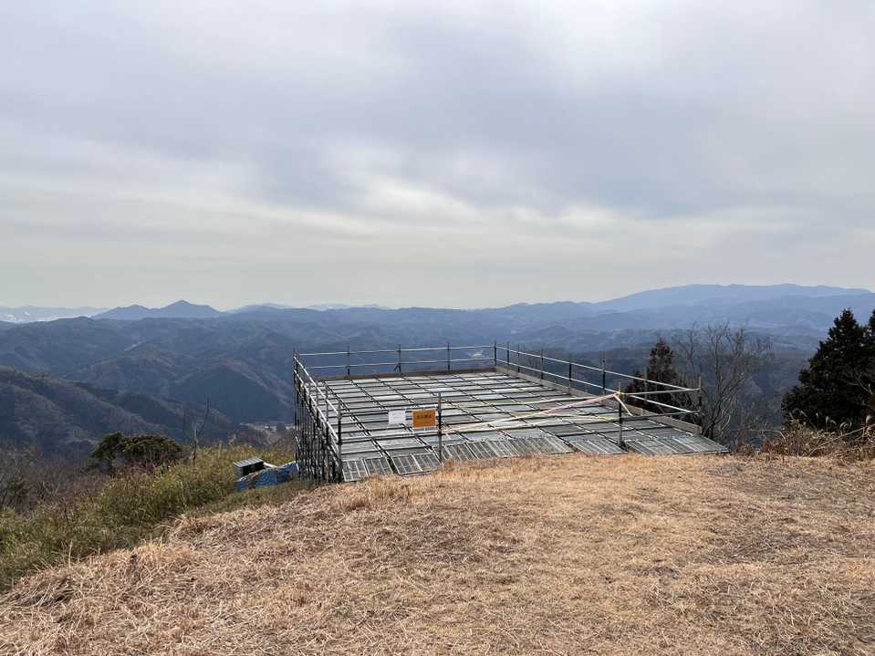 千石岳頂上
なんか工事してるけど、TAKE OFF❗️のヤツみたい😆