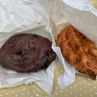 買ってきたパン、そしてコーヒーをいただきます