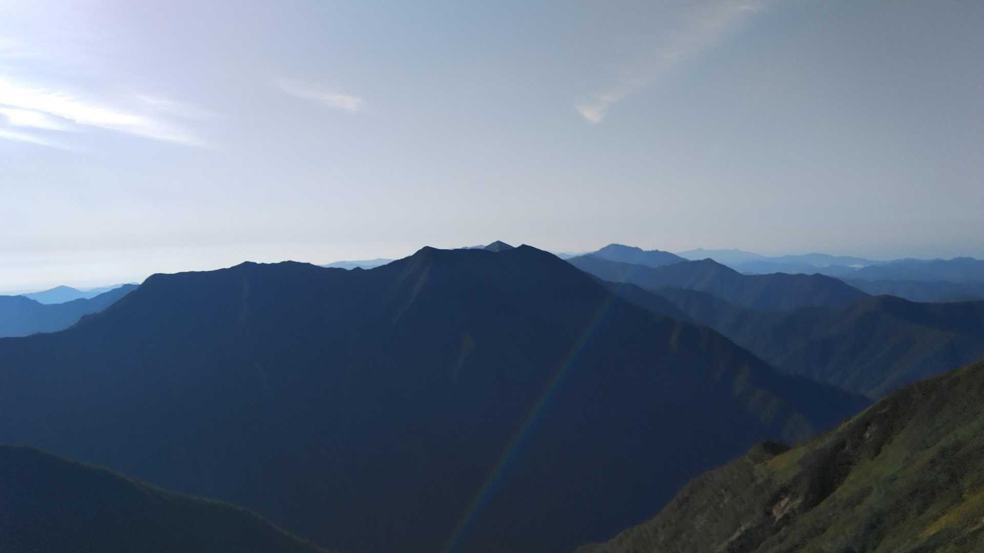 今日は360度丸見え👀
ペテガリ岳も見れて最高だ！
ペテガリ岳の山頂でテント泊したいな✨