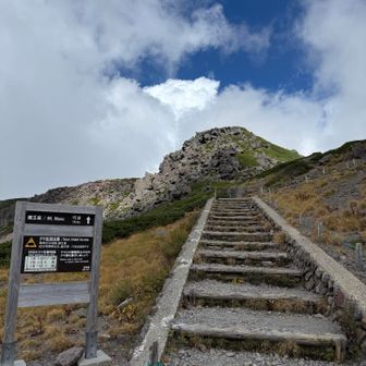 最後に魔王岳へ
山頂まで舗装された階段で登りやすい
