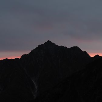 ２日目は朝から厚い雲
-中大日岳から-