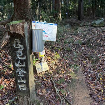 登山口近くには自動車が10台ほど停められる駐車場があって便利。