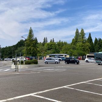 バスがたくさんくるターミナル

ソフトクリームが食べよーって思ってたけど、お店が閉まってた😭😭😭