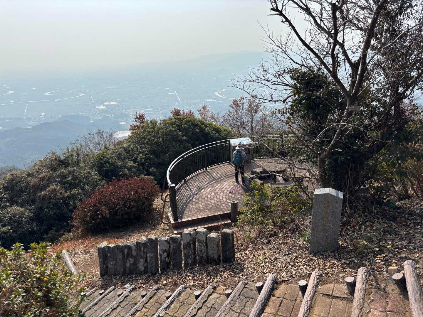 聖岳展望台
モヤモヤ真っ白でなんも見えなかった